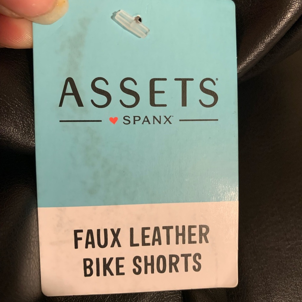 Assets by Spanx faux leather biker shorts women’s size Large very black new nwt - Picture 9 of 12